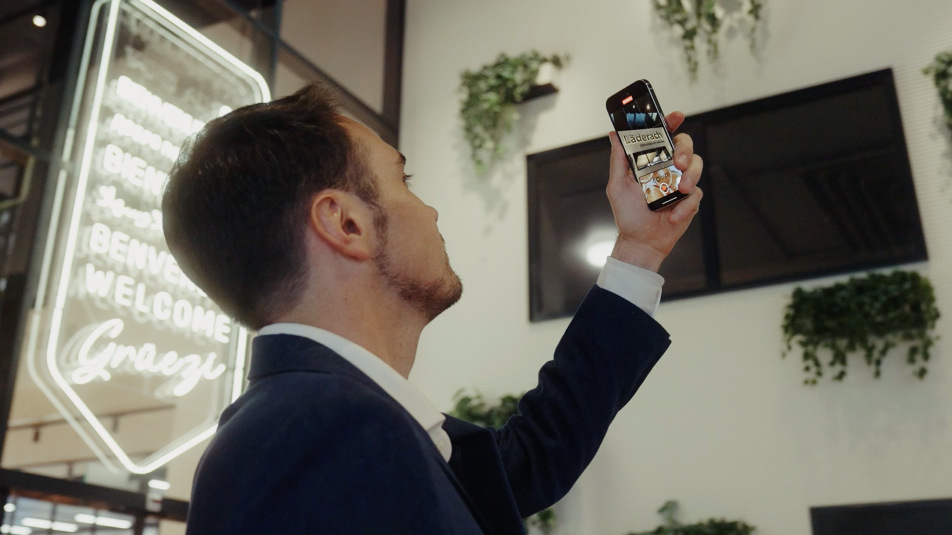 Standbild aus dem Testimonial-Video für Ahead – Kundenstimme