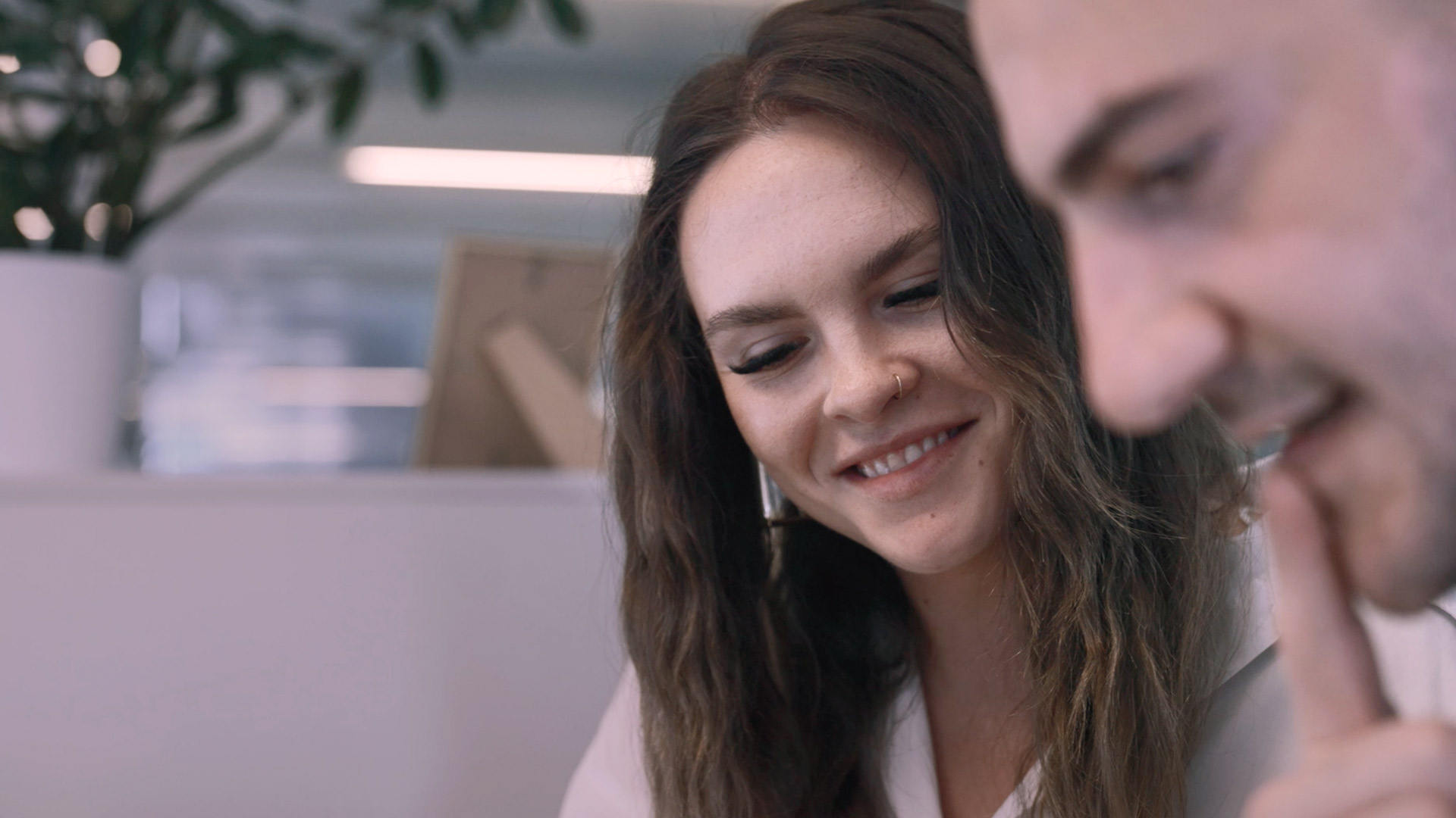 Gesprächsszene aus der Customer Success Story für Ahead und Läderach
