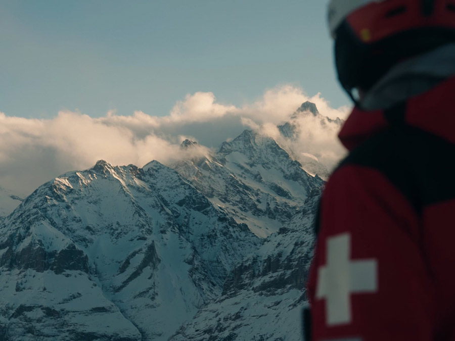 Branded Documentary von Grindelwald: Pistenrettungschef mit Alpen im 4:3-Format