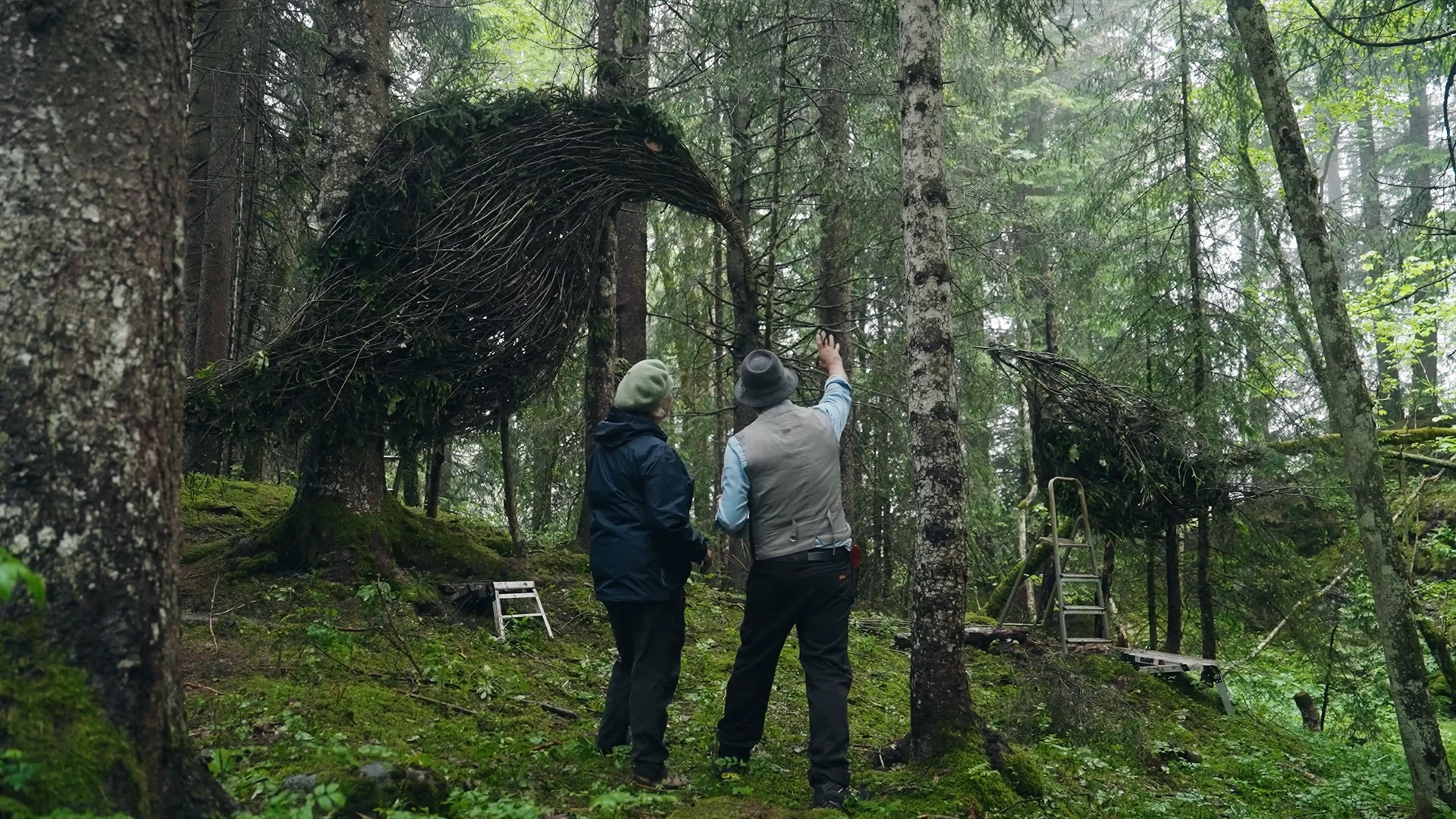 Land-Art-Kunstwerk im Wald beim Land Art Festival Grindelwald